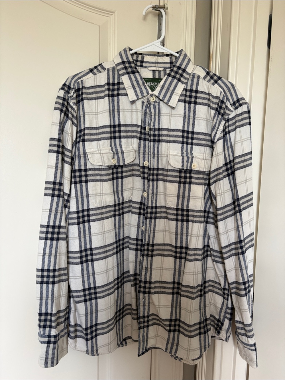 American Eagle Outfitters White and Black Plaid Button-Down Shirt